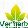 Jardinier VertHerbe Solutions travaillant sur une pelouse verte à Lyon